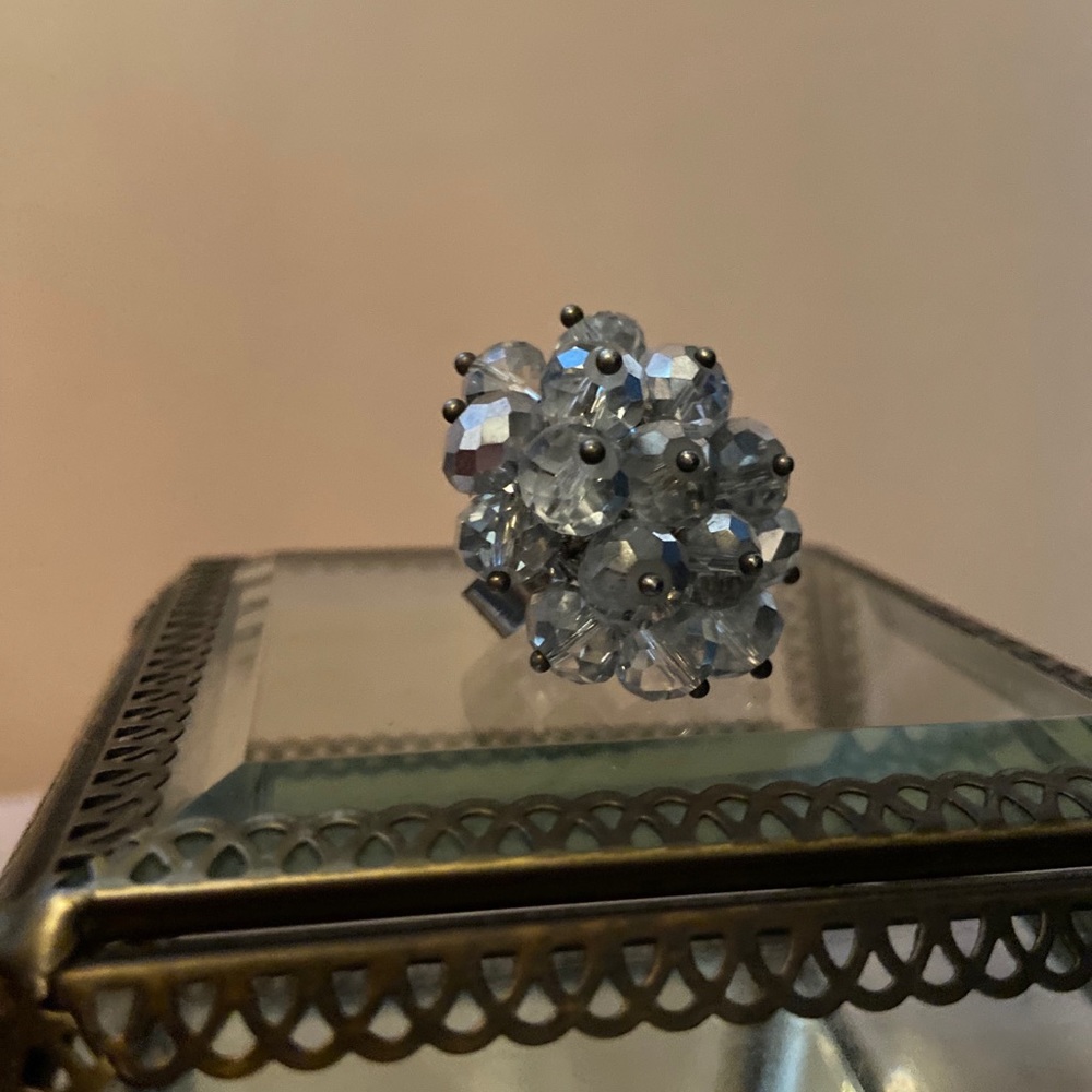 White/Light Grayish Ring
